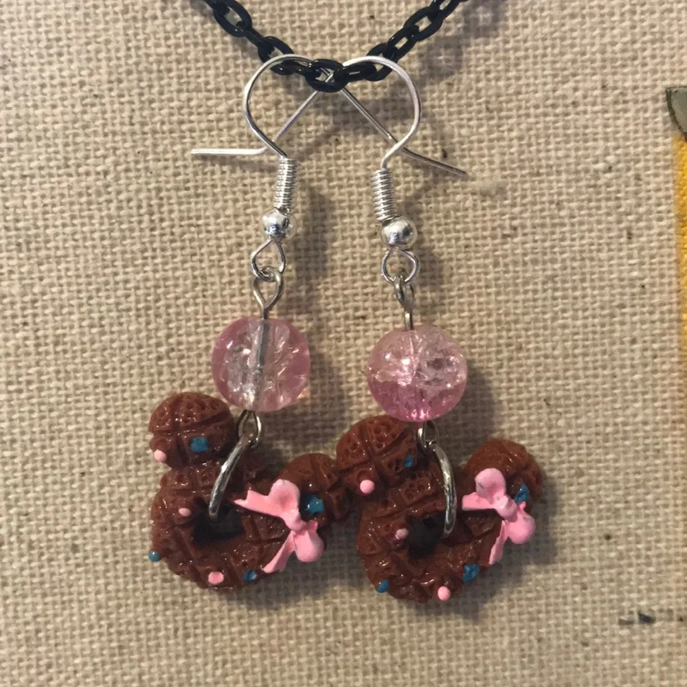Handmade Minnie Mouse Doughnut Earrings!